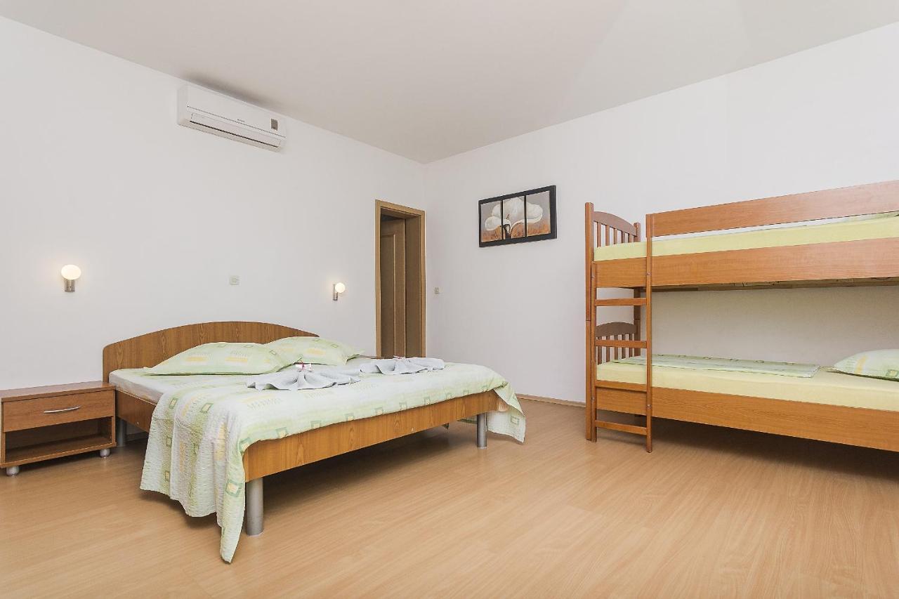 Apartments With A Parking Space Brela, Makarska - 11687 Luaran gambar
