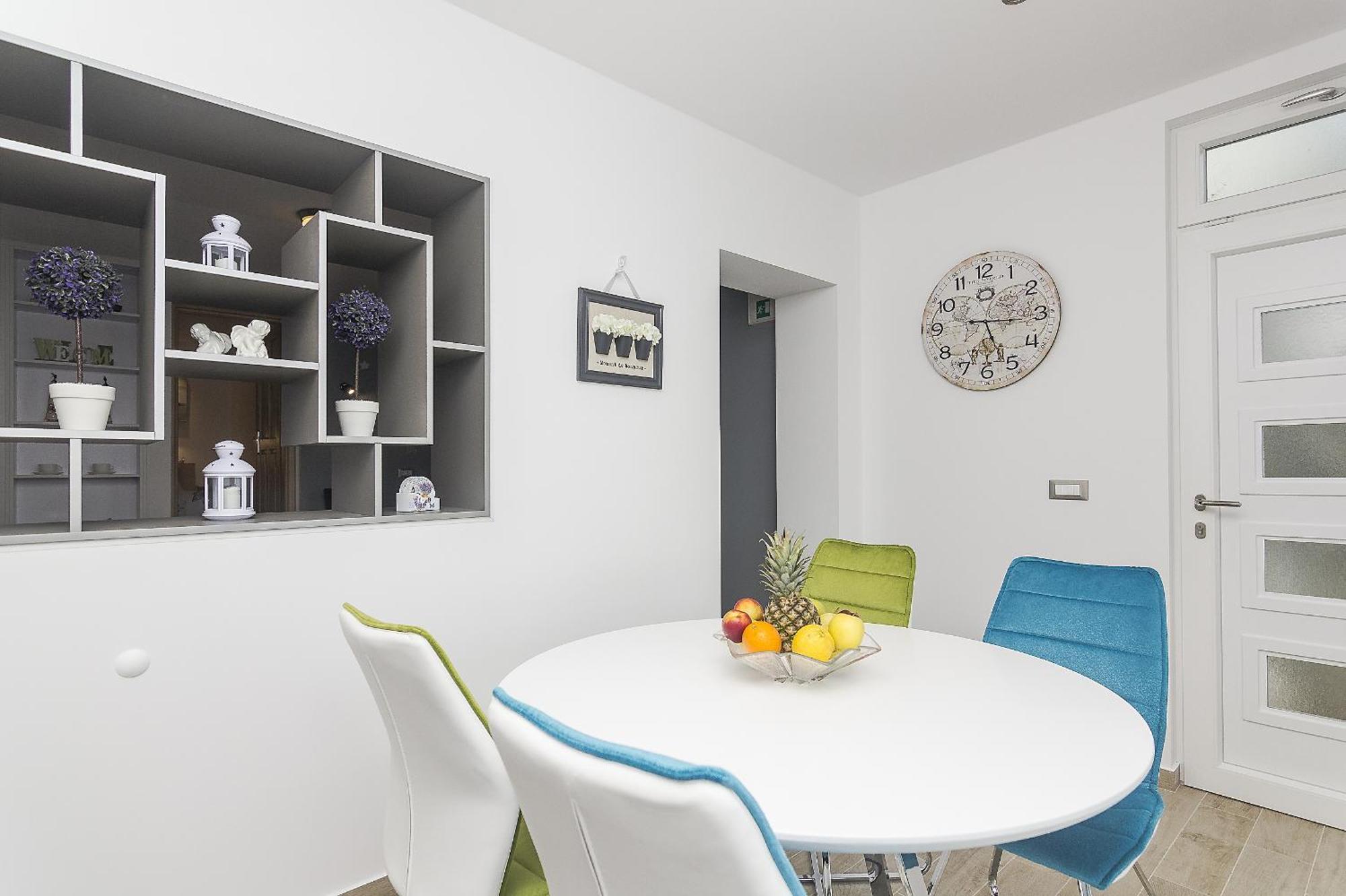 Apartments With A Parking Space Brela, Makarska - 11687 Bilik gambar